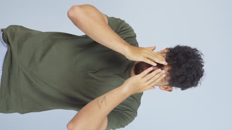 Vertical-video-of-Man-with-headache.